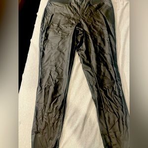 Vera wang tummy slimming leather like leggings. Lined.